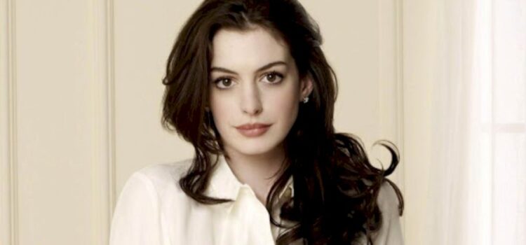 Anne Hathaway Net Worth 2022